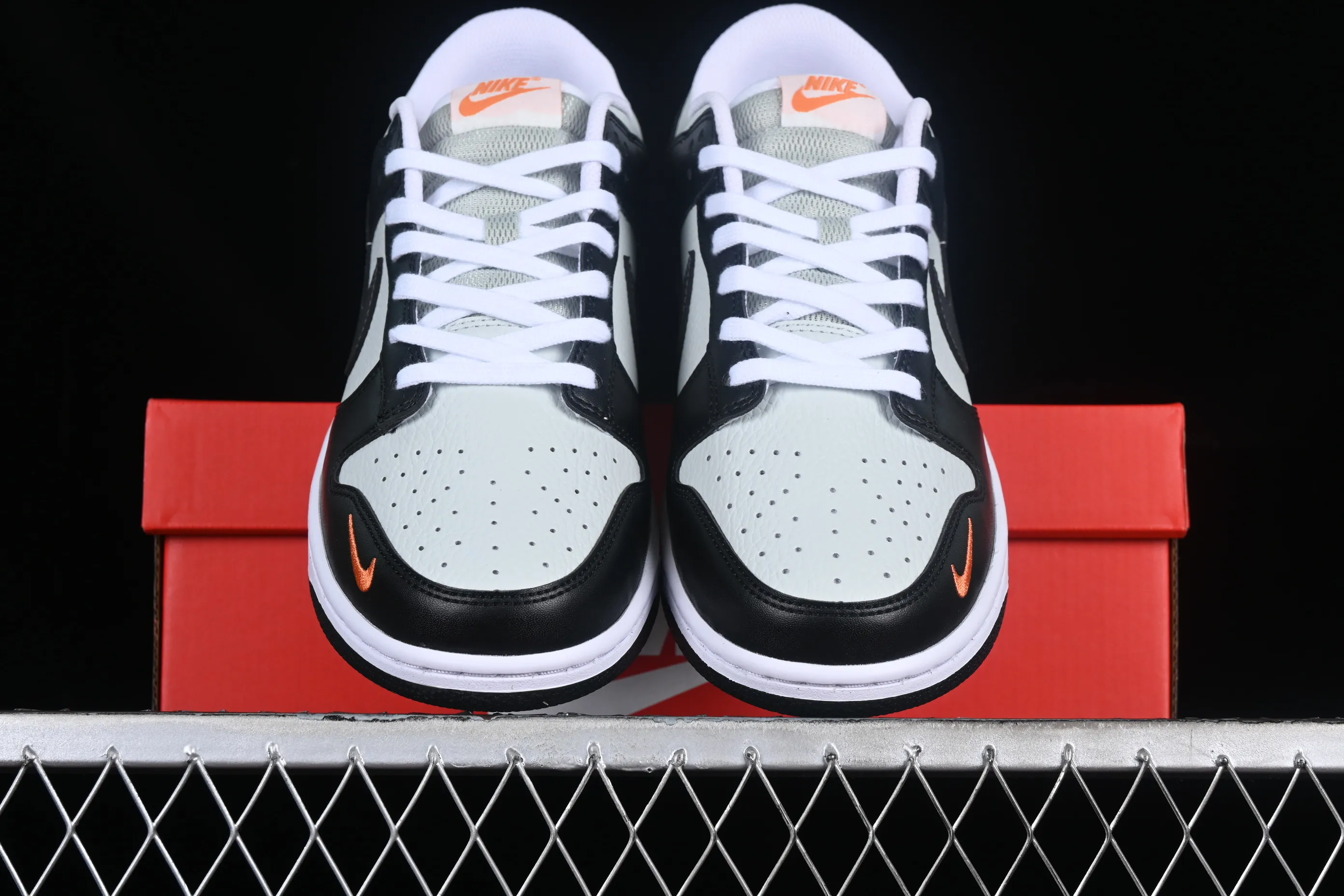 All categories Nk SB Dunk series Nk SB Dunk Low low-top sneakers K version Nk Dunk Low "Mini Orange Swoosh" SB low-top sports and leisure sneakers FN7808-001